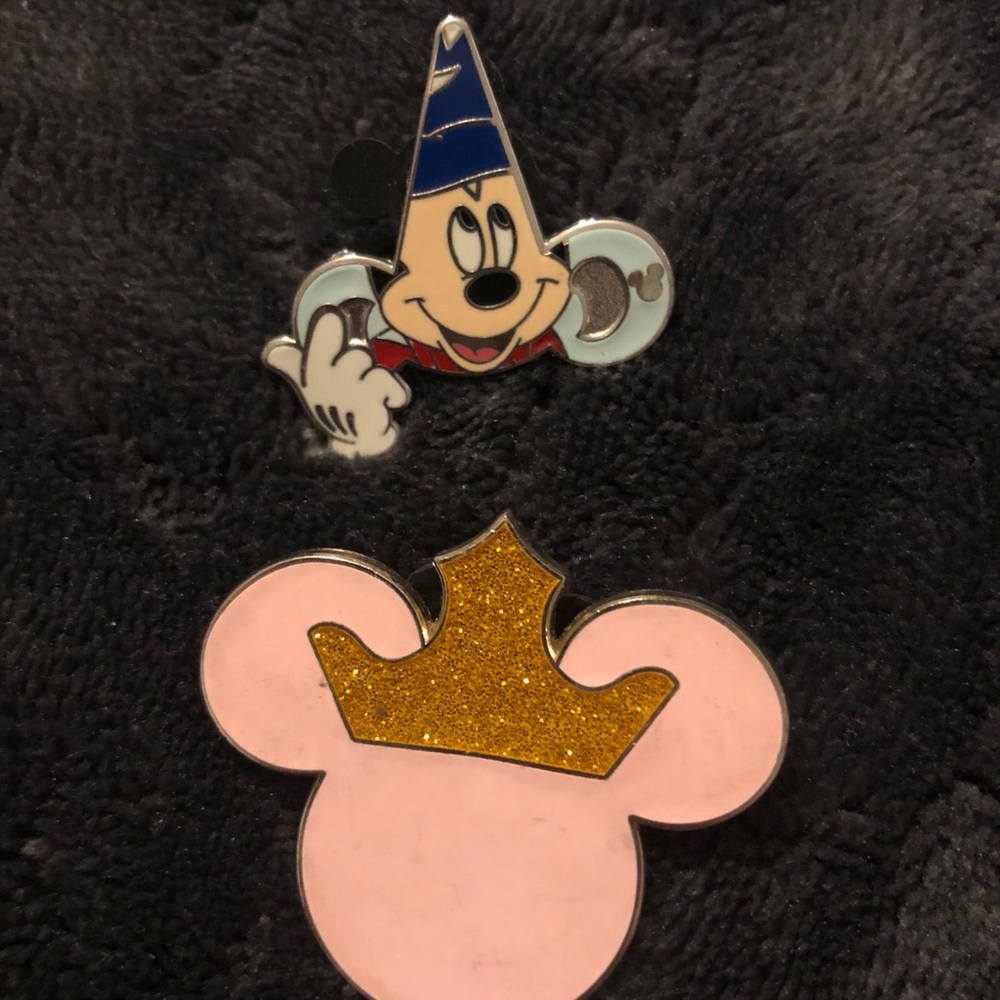 Disney Theme Park pin set